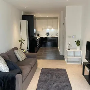 stylish-2-bedroom-greenwich-02-arena-apartment.cambridgehotelsuk.com/